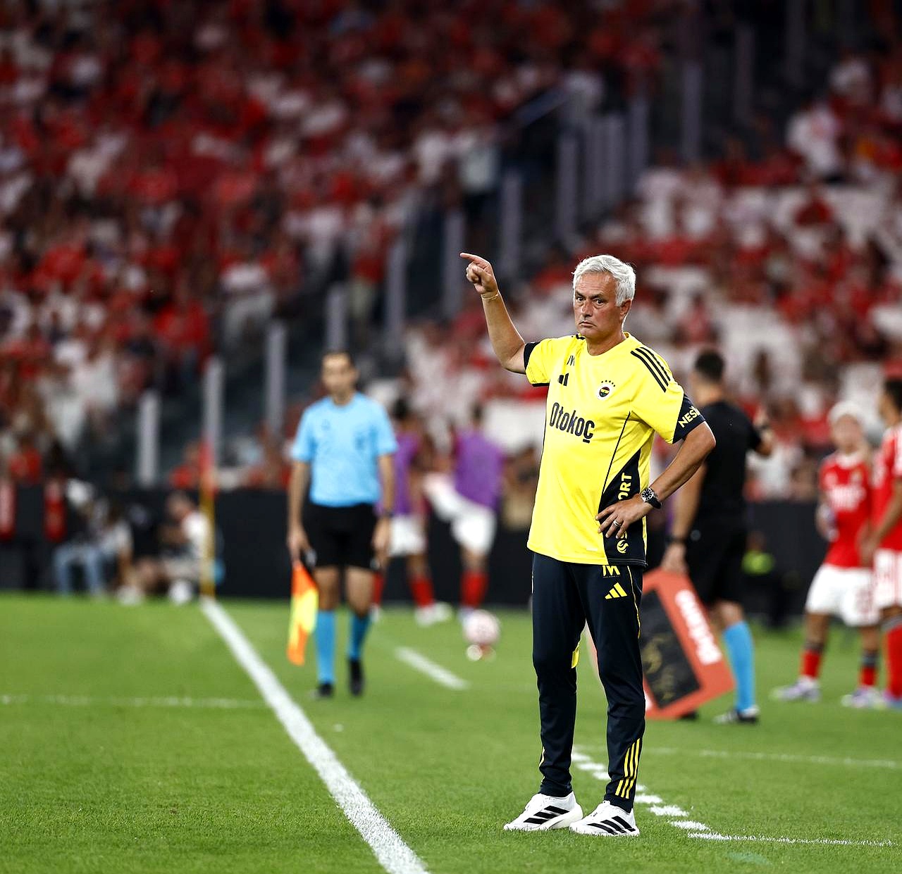 英雄联盟S15赛竞猜-关于赛前荷甲焦点战，费耶诺德绝杀压哨，质疑声仍在，训练强度明显提升的信息